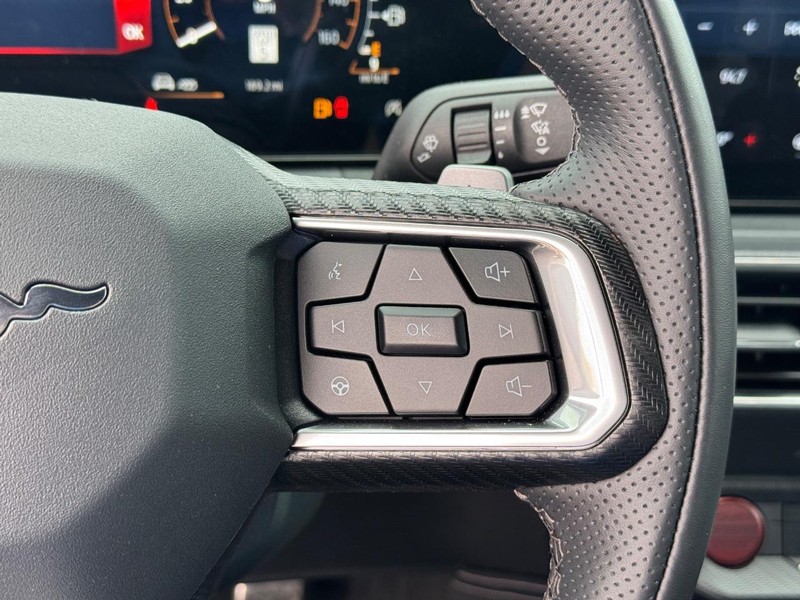 Ford Mustang Vehicle Full-screen Gallery Image 27