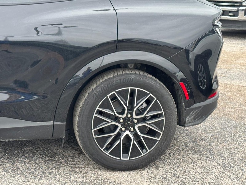 Ford Mustang Mach-E Vehicle Full-screen Gallery Image 11