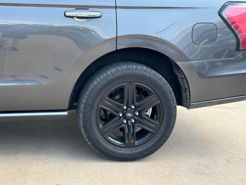 Ford Expedition Vehicle Full-screen Gallery Image 11