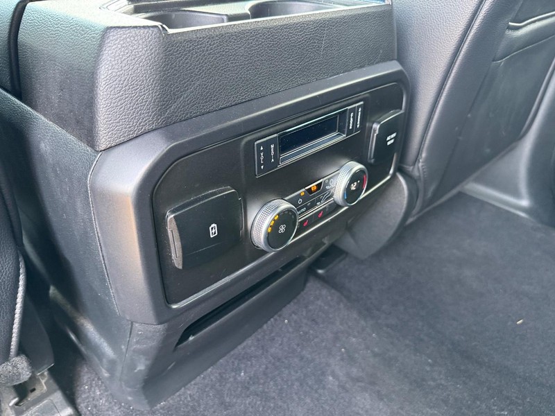 Ford Expedition Vehicle Full-screen Gallery Image 13