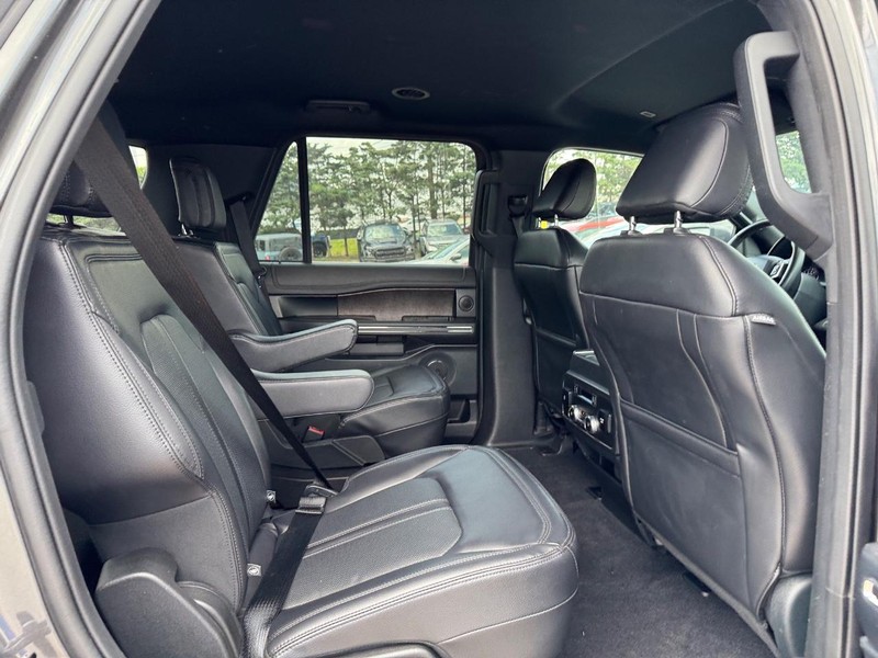 Ford Expedition Vehicle Full-screen Gallery Image 15
