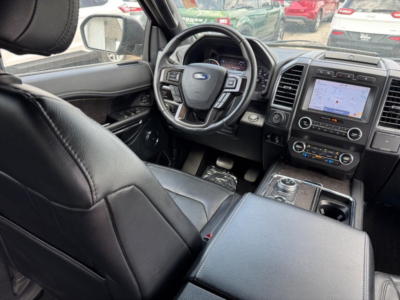 Ford Expedition Vehicle Full-screen Gallery Image 16