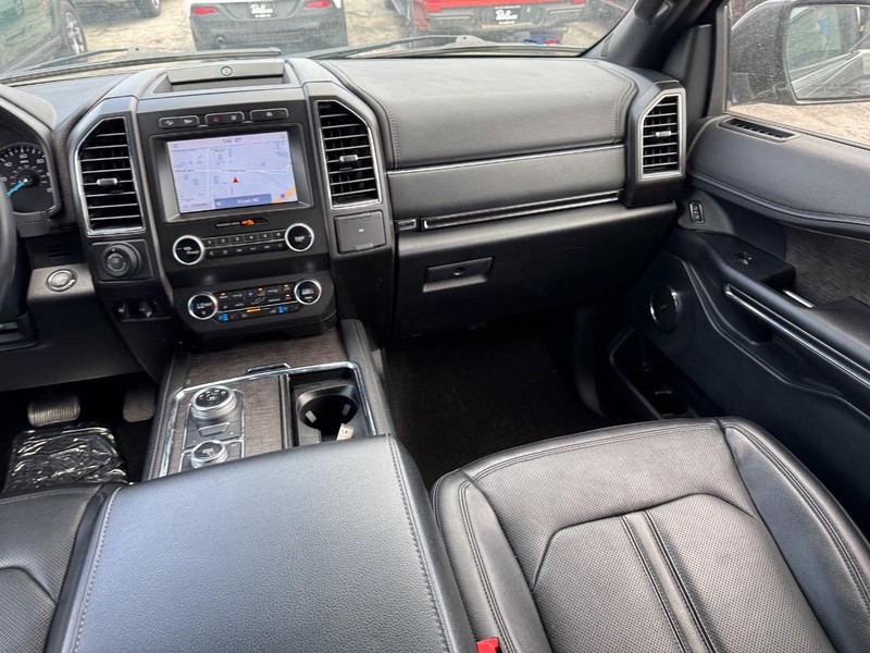 Ford Expedition Vehicle Full-screen Gallery Image 17