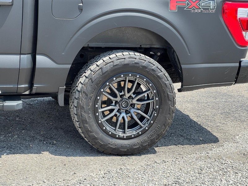 Ford F-150 Vehicle Full-screen Gallery Image 11