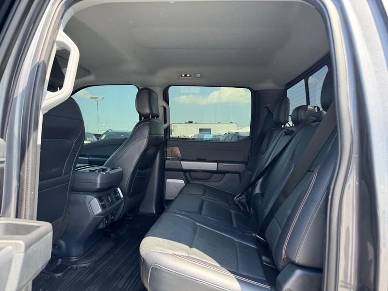 Ford F-150 Vehicle Full-screen Gallery Image 12