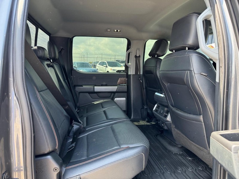 Ford F-150 Vehicle Full-screen Gallery Image 13
