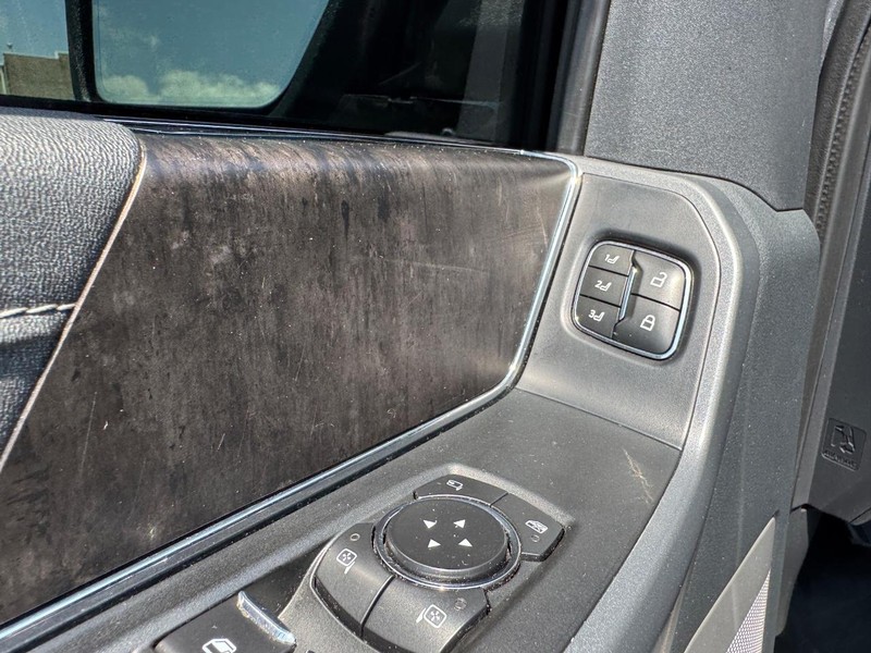 Ford F-150 Vehicle Full-screen Gallery Image 19