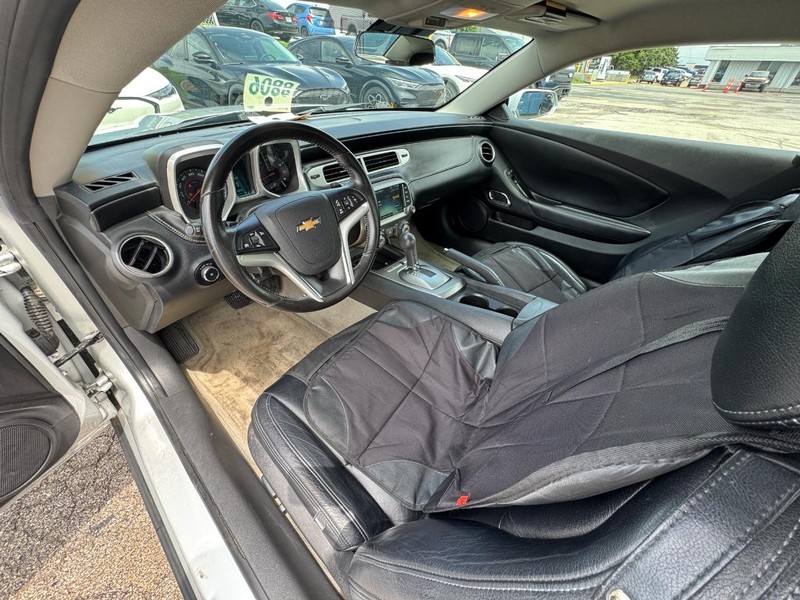 Chevrolet Camaro Vehicle Full-screen Gallery Image 13