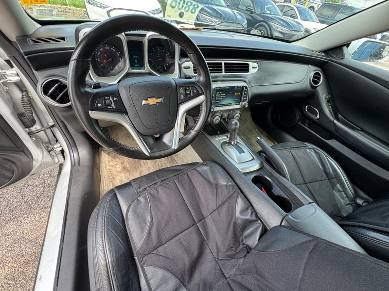 Chevrolet Camaro Vehicle Full-screen Gallery Image 14