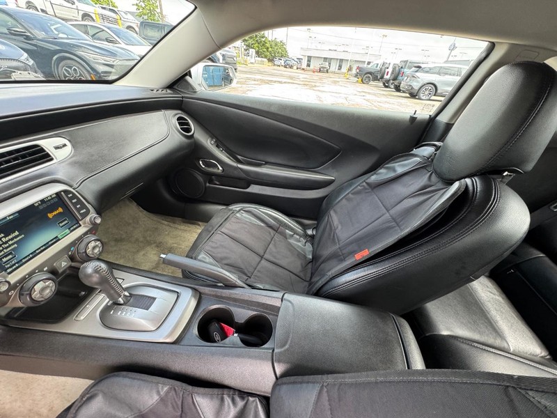 Chevrolet Camaro Vehicle Full-screen Gallery Image 15