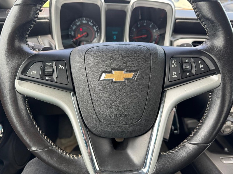 Chevrolet Camaro Vehicle Full-screen Gallery Image 19