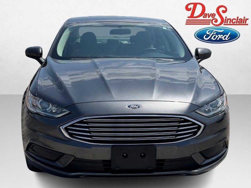 Ford Fusion Hybrid Vehicle Full-screen Gallery Image 02