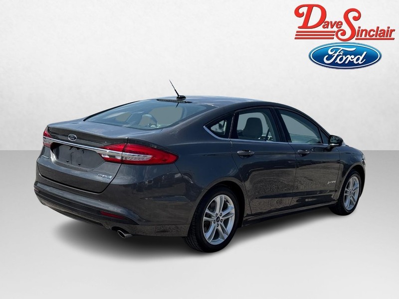 Ford Fusion Hybrid Vehicle Full-screen Gallery Image 07