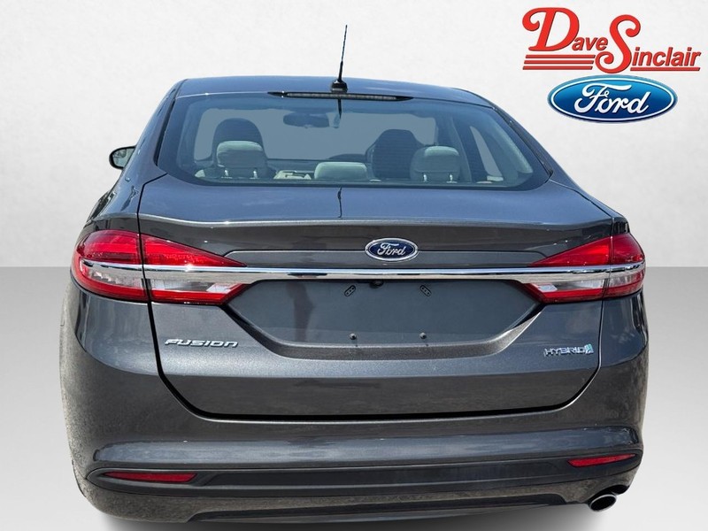 Ford Fusion Hybrid Vehicle Full-screen Gallery Image 08