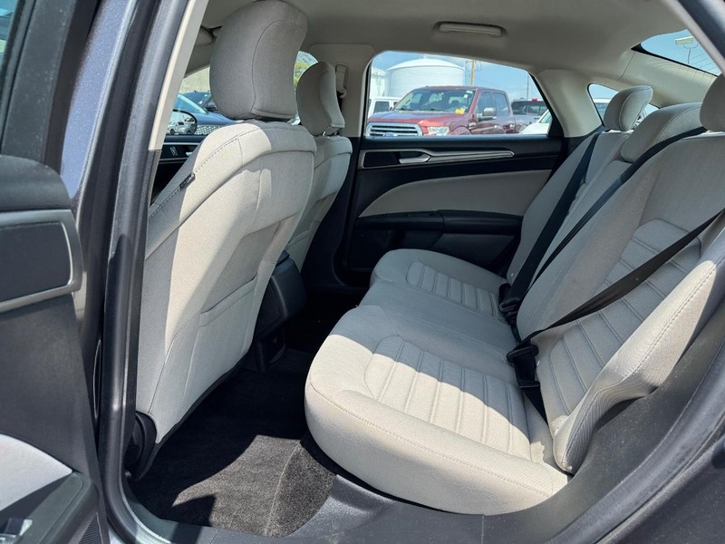 Ford Fusion Hybrid Vehicle Full-screen Gallery Image 12