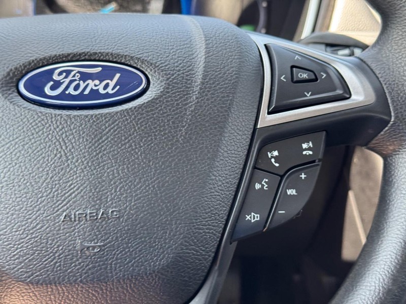 Ford Fusion Hybrid Vehicle Full-screen Gallery Image 21