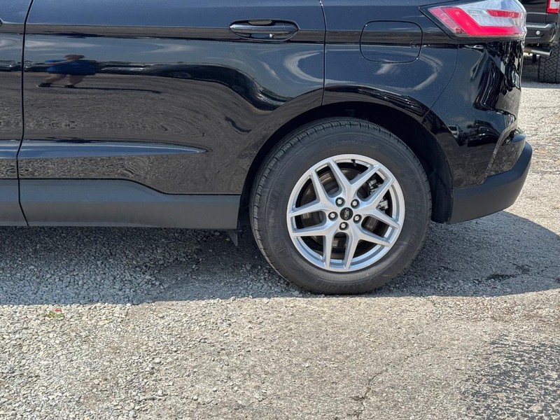 Ford Edge Vehicle Full-screen Gallery Image 11