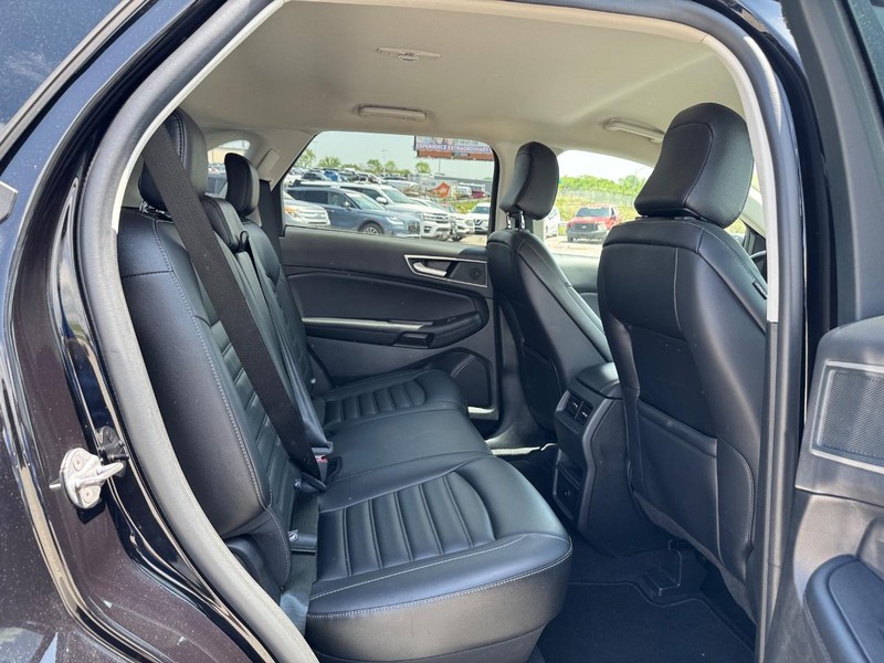 Ford Edge Vehicle Full-screen Gallery Image 13