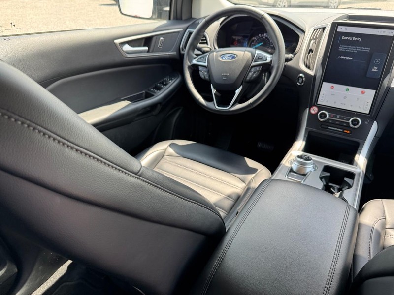 Ford Edge Vehicle Full-screen Gallery Image 14