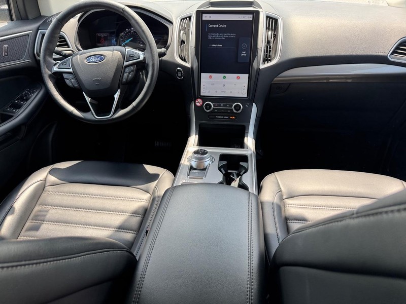 Ford Edge Vehicle Full-screen Gallery Image 15