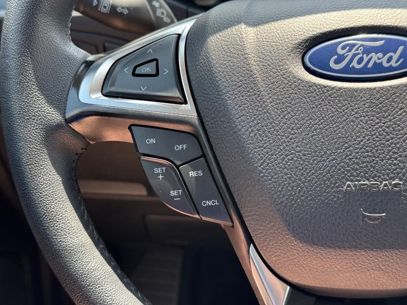 Ford Edge Vehicle Full-screen Gallery Image 20