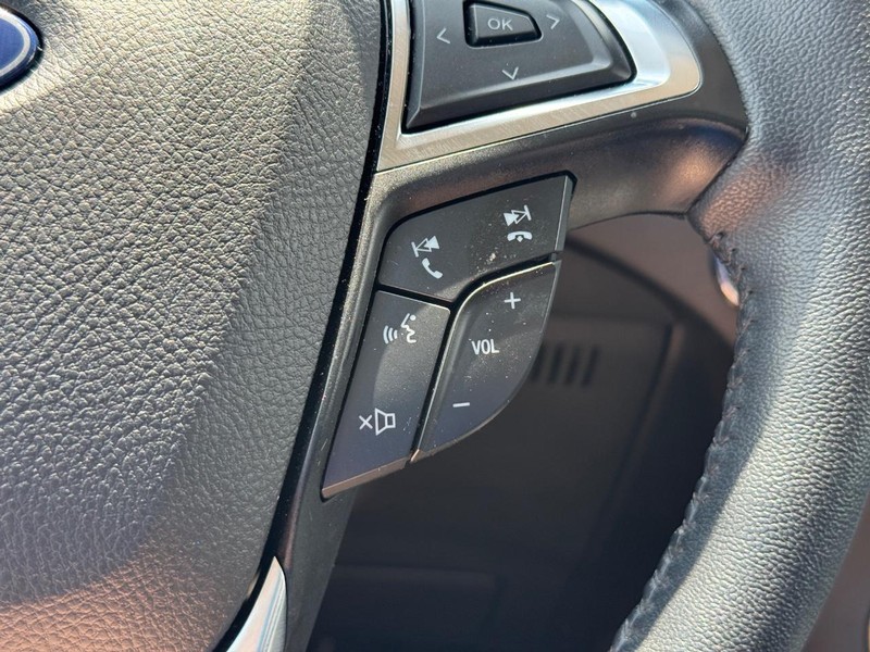 Ford Edge Vehicle Full-screen Gallery Image 21