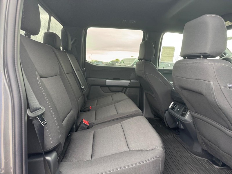 Ford F-150 Vehicle Full-screen Gallery Image 13