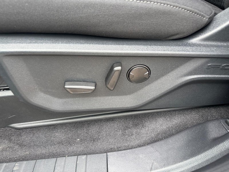 Ford F-150 Vehicle Full-screen Gallery Image 18