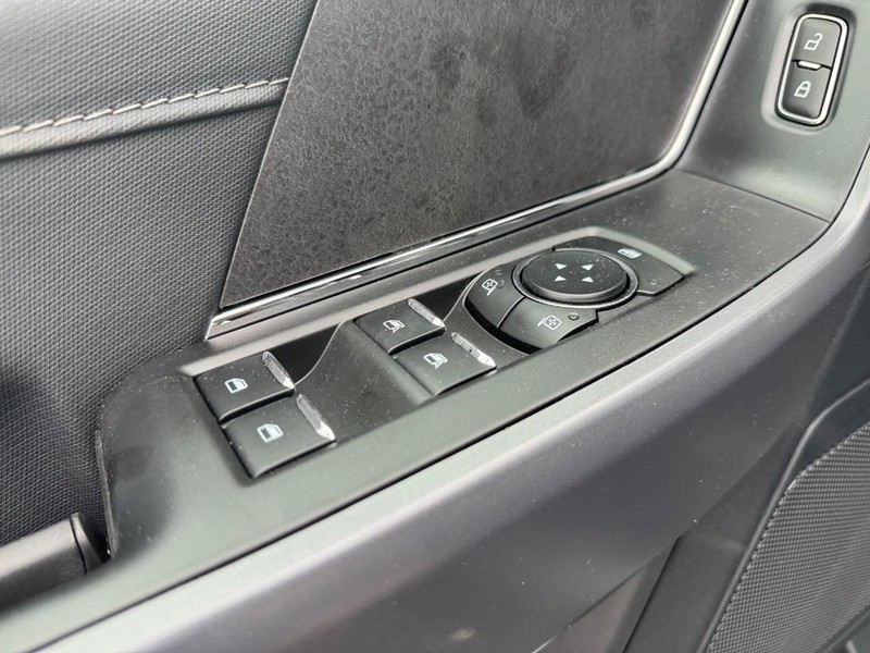 Ford F-150 Vehicle Full-screen Gallery Image 19
