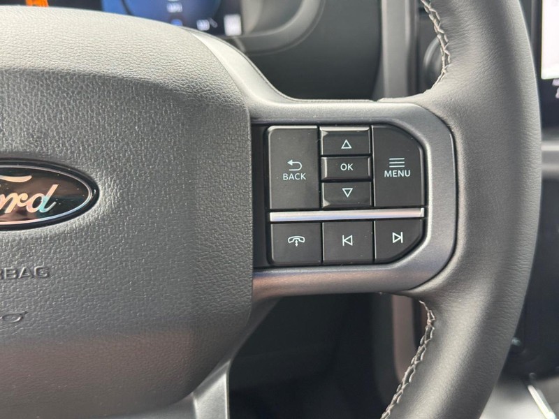 Ford F-150 Vehicle Full-screen Gallery Image 22