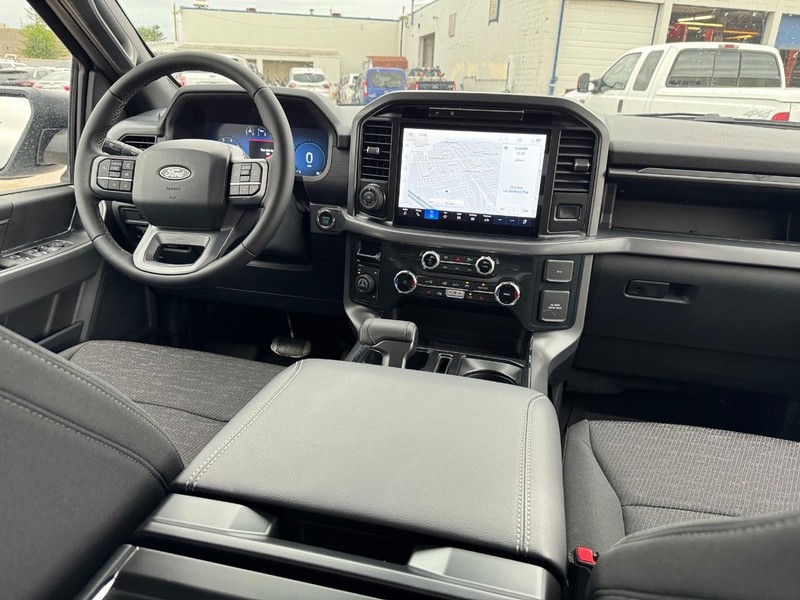 Ford F-150 Vehicle Full-screen Gallery Image 14