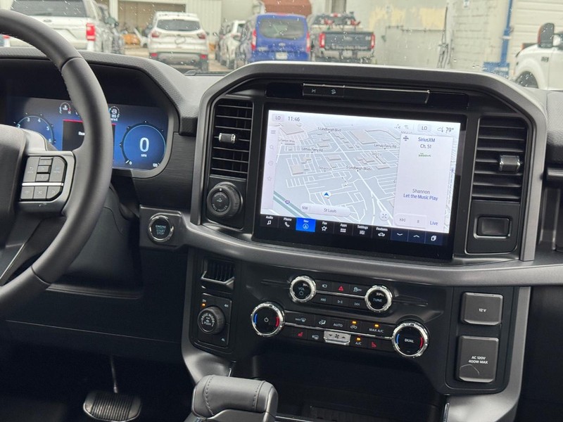 Ford F-150 Vehicle Full-screen Gallery Image 16