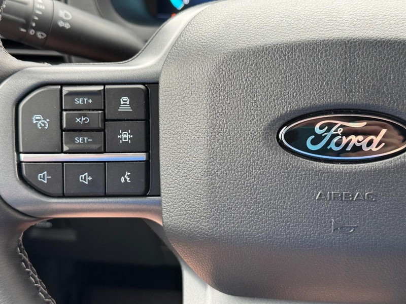 Ford F-150 Vehicle Full-screen Gallery Image 20