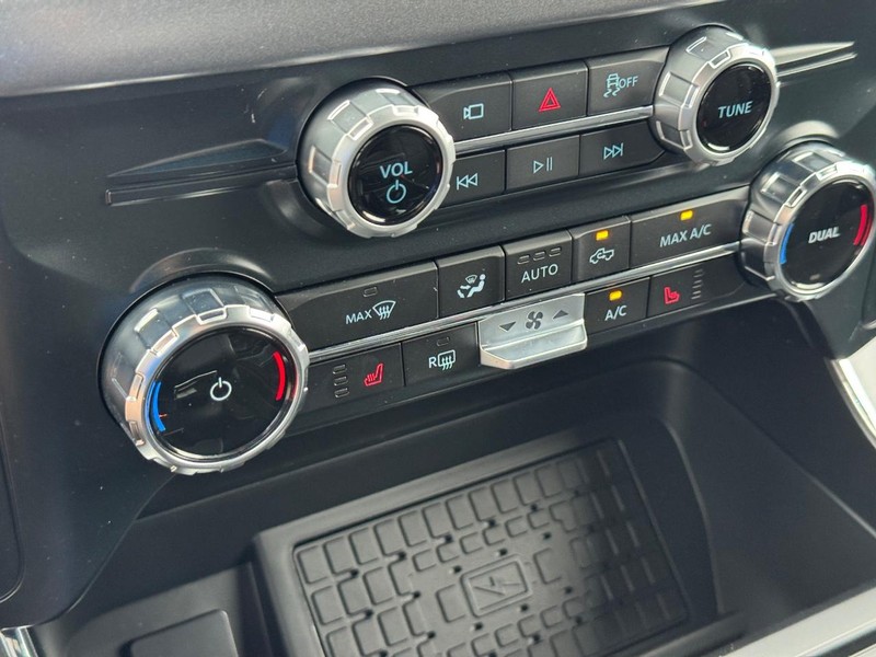 Ford F-150 Vehicle Full-screen Gallery Image 22