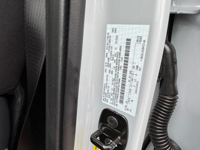 Ford F-150 Vehicle Full-screen Gallery Image 25