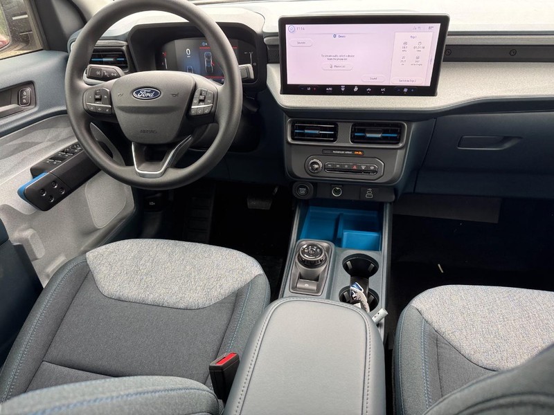 Ford Maverick Vehicle Full-screen Gallery Image 15