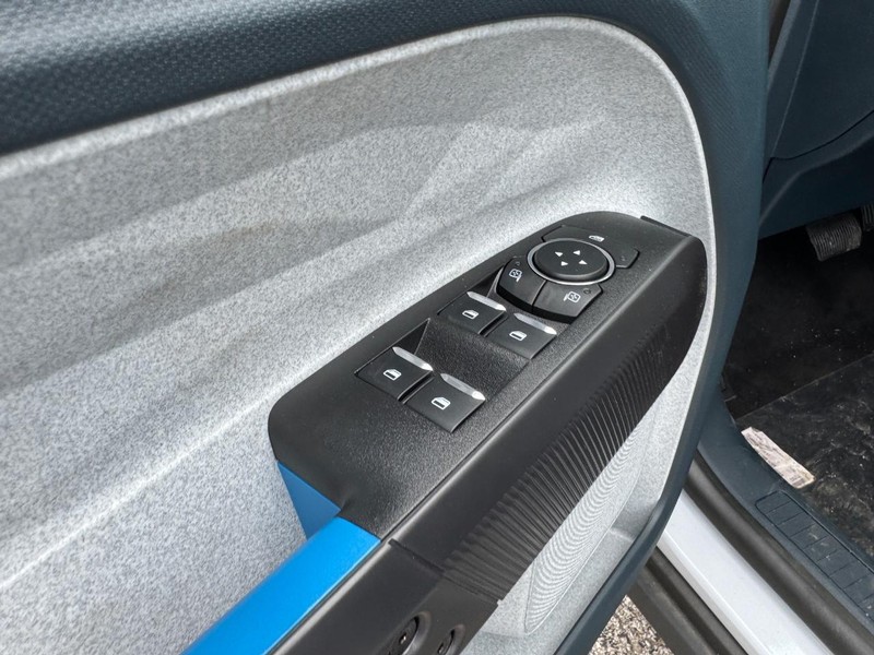 Ford Maverick Vehicle Full-screen Gallery Image 18
