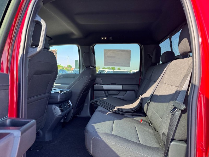 Ford F-150 Vehicle Full-screen Gallery Image 12