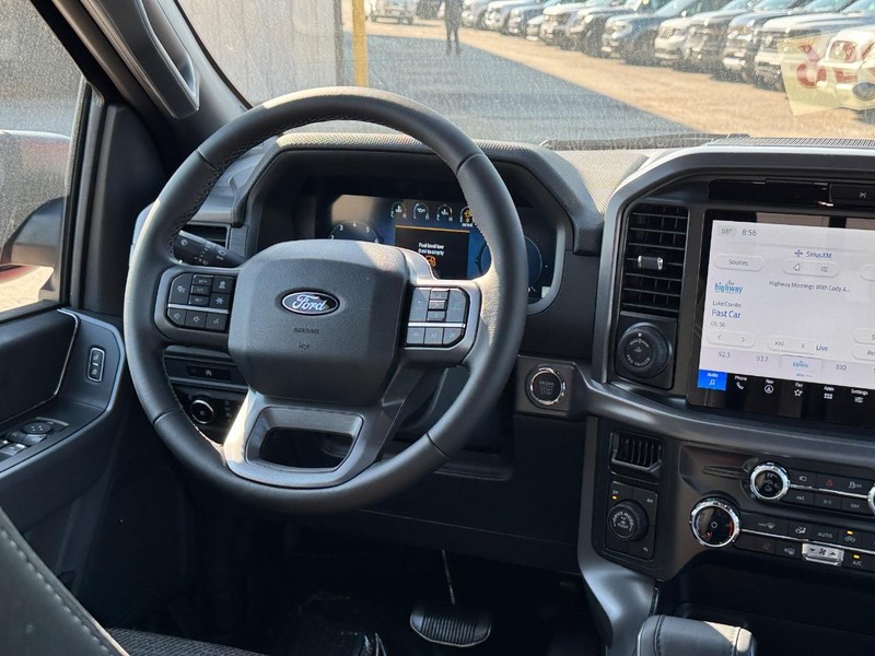 Ford F-150 Vehicle Full-screen Gallery Image 15