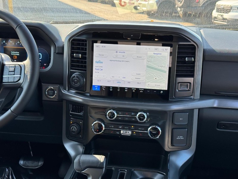 Ford F-150 Vehicle Full-screen Gallery Image 16