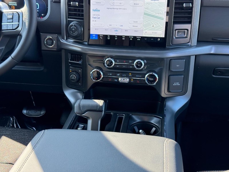 Ford F-150 Vehicle Full-screen Gallery Image 17