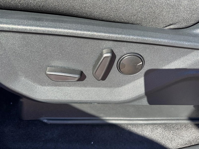 Ford F-150 Vehicle Full-screen Gallery Image 18