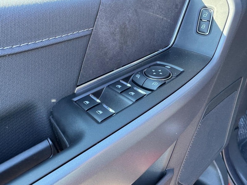 Ford F-150 Vehicle Full-screen Gallery Image 19