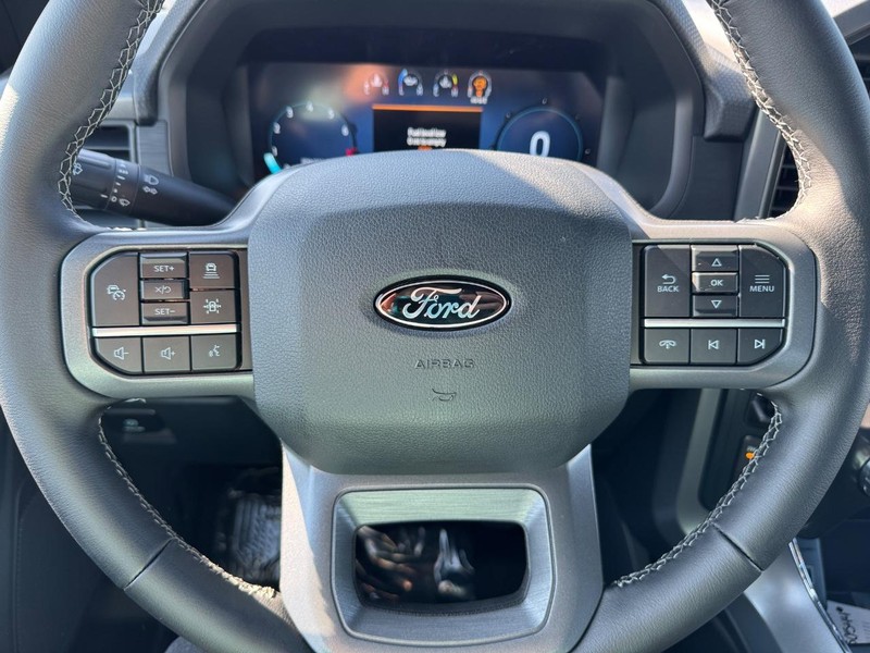 Ford F-150 Vehicle Full-screen Gallery Image 20