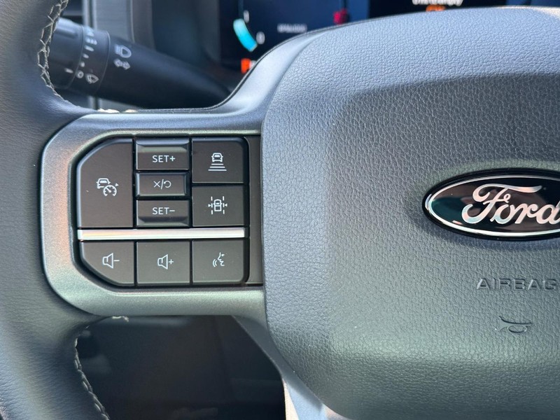 Ford F-150 Vehicle Full-screen Gallery Image 21