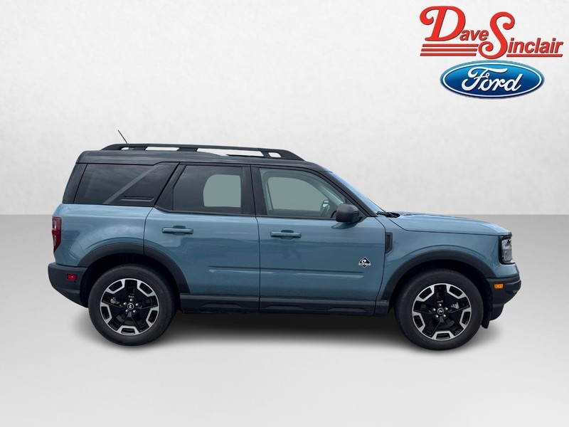 Ford Bronco Sport Vehicle Full-screen Gallery Image 05