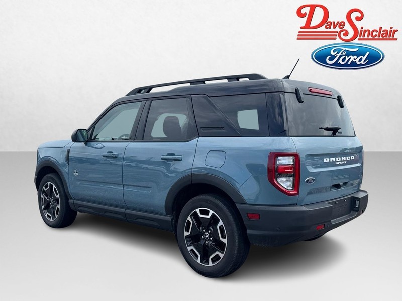 Ford Bronco Sport Vehicle Full-screen Gallery Image 09
