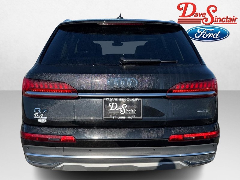 Audi Q7 Vehicle Full-screen Gallery Image 08