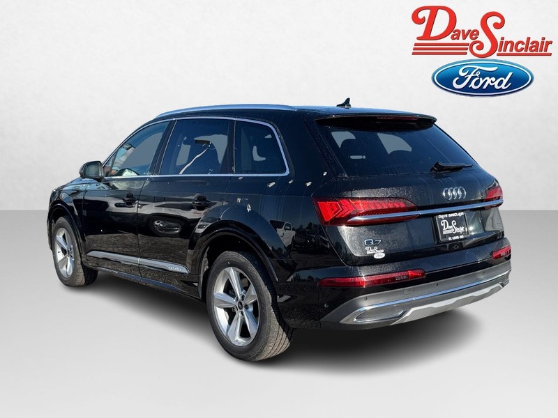 Audi Q7 Vehicle Full-screen Gallery Image 09