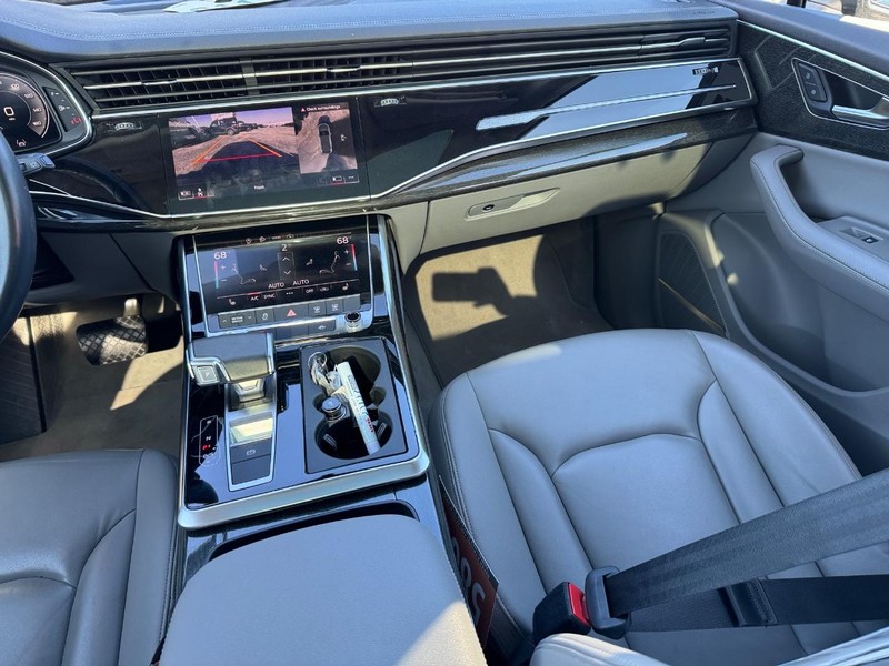 Audi Q7 Vehicle Full-screen Gallery Image 17